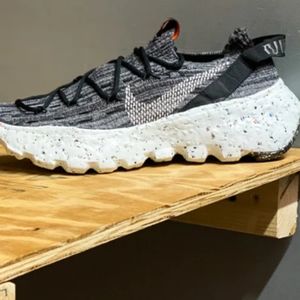 NIKE SPACE HIPPIE 04  WOMEN'S 8.5 / MEN'S 7